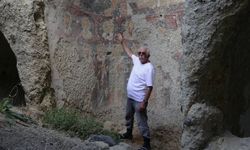 Üstü cami, altı kilise olan kayadan oyma tarihi yapı, turizme kazandırılmayı bekliyor