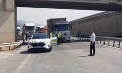 Yağ yüklü TIR devrildi; yol ulaşıma kapandı
