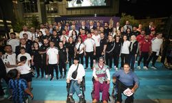 ‘Yılın spor insanı' eski futbolcu Mesut Özil seçildi