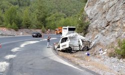 Yolcu otobüsüyle minibüs çarpıştı: 1 ölü, 1 yaralı