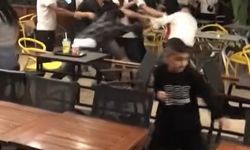 Adana'da bir AVM'de iki grup arasındaki kavga kamerada