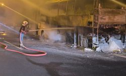 Adana'da seyir halindeki yolcu otobüsü yandı