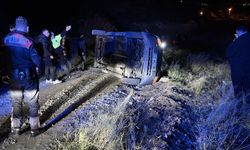 Alkollü sürücü, eşi ve 2 yaşındaki bebeği araçtayken polisten kaçıp, kaza yaptı