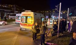 Ambulans ciple çarpıştı, 3 sağlık personeli yaralı