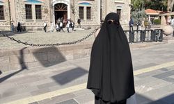 Ankara'da çarşaf giyip metroda dolaşan erkek gözaltına alındı / Ek fotoğraf