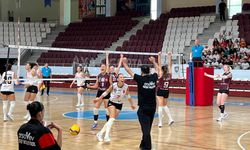 arsaVev, Cumhuriyet Bayramı'nda Hatay Voleybol Takımı'nı ziyaret etti