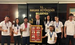 ASKİ Spor'un dünya şampiyonları, Mansur Yavaş'ı ziyaret etti