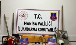 Bahçesinde kaçak tarihi eser kazısı yaparken suçüstü yakalandı