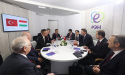 Bakan Bayraktar, Moskova'da Macaristan Dışişleri ve Ticaret Bakanı Szijjarto ile görüştü