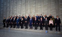 Bakan Güler, NATO Savunma Bakanları ile aile fotoğrafı çekimi ve imza törenine katıldı