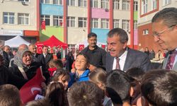 Bakan Tekin, 'Gazze Kermesi'ni ziyaret etti