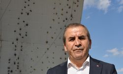 'Bir kere yükselen bayrak bir daha inmez' diyerek Filistin bayrağını göndere çektiler