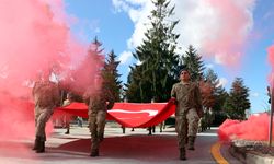 Bolu'daki tören yürüyüşünde komandolardan 29 Ekim marşları