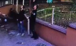Bursa- İtfaiyeci, AVM balkonundan atılan içi dolu pet şişeden son anda kurtuldu /Video eklendi