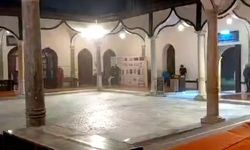 Bursa'da tarihi Emirsultan Camii'nin kubbesine yıldırım düştü
