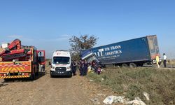 Ceyhan'da TIR ile otomobilin çarpıştığı kaza kamerada