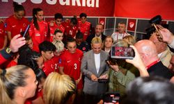 Cumhurbaşkanı Erdoğan'dan A Milli Kadın Futbol Takımı'na tebrik telefonu