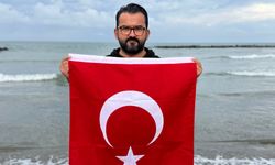 Cumhuriyet'in 102'nci yılını su altında bayrak açarak kutladılar