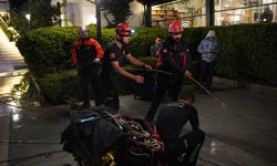 Dalgaların yükselmesiyle mağara 6 saat mahsur kalan 2 kişi kurtarıldı