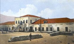 Depremde hasar gören 125 yıllık İskenderun Lisesi'nde restorasyon başladı