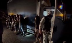 Durdurulan 2 araçtan 38 kaçak göçmen çıktı; 2 tutuklama