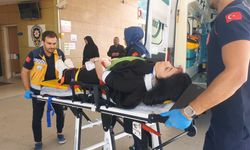 Ehliyetsiz sürücü, makas attığı otomobille kaza yaptı; 2 yaralı