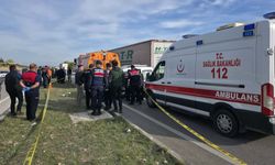Hafif ticari araçla kamyon çarpıştı: 4 ölü, 2 yaralı / Ek fotoğraflar