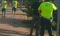 Halk koşusu nedeniyle yolu kesilen araç sürücüleri, koşucuları tartaklayıp hakaret etti