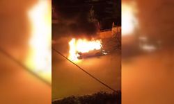 Hareket halindeki hafif ticari araç alev alev yandı