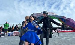 İranlı paraşüt pilotu ve jimnastikçiden Babadağ semalarında akrobatik gösteri