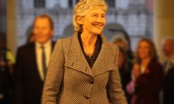 İrlanda'da yapılan cumhurbaşkanlığı seçimlerini Catherine Connolly kazandı