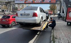 İstanbul- Avcılar'da motosikletli kurye otomobile çarptı