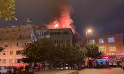 İstanbul - Beyoğlu'nda tekstil atölyesinin çatısı alev alev yandı