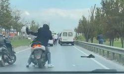 İstanbul - Esenyurt'ta trafikte şoförüyle tartıştıkları minibüse sopa ve kaskla saldırdılar
