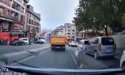 İstanbul - Eyüpsultan'da otomobil 'U' dönüşü sırasında kamyonetle çarpıştı; kaza anı kamerada