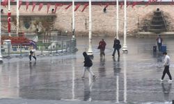 İstanbul - İstanbul'da yağmur etkili olmaya devam ediyor