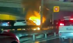 İstanbul - Küçükçekmece D-100'de otomobil yandı