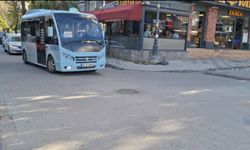 İstanbul - Maltepe'de minibüsün çarptığı yaya yaralandı; Kaza kamerada