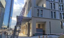 İstanbul- Mecidiyeköy'de rezidans inşaatında vinç düştü -1
