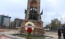 İstanbul - Muhtarlar Günü'nde Taksim Cumhuriyet Anıtı'na çelenk konuldu