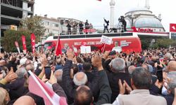 İstanbul - Özgür Özel Çağlayan'daki İstanbul Adalet Sarayı önünde konuşma yaptı