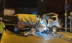 İstanbul - Sultanbeyli'de polisin 'dur' ihtarına uymayan sürücü, TIR'a çarptı: 1 ölü, 2 yaralı