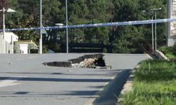 İstanbul- Ümraniye'de istinat duvarı yıkıldı, yol çöktü -1