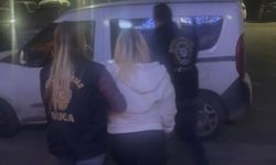 İzmir'de 76 bin 838 adet sentetik ecza hapı ele geçirildi