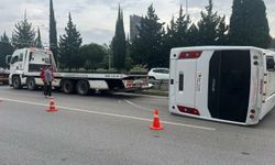 İzmir'de midibüs devrildi: 5 yaralı