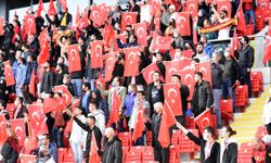 İzmir'de milli heyecan