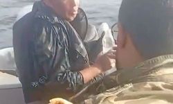 Kaçak yolla Yunanistan'a geçerken bottan düştü, 12 saat yüzerek hayatta kaldı