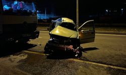 Kamyonun çarptığı otomobilin sürücüsü öldü