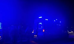 Kastamonu'da devrilen TIR otomobili bariyere sıkıştırdı; 2 yaralı