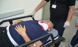 Kazada yaralanan anne ve oğlunu taşıyan ambulans, otomobille çarpıştı